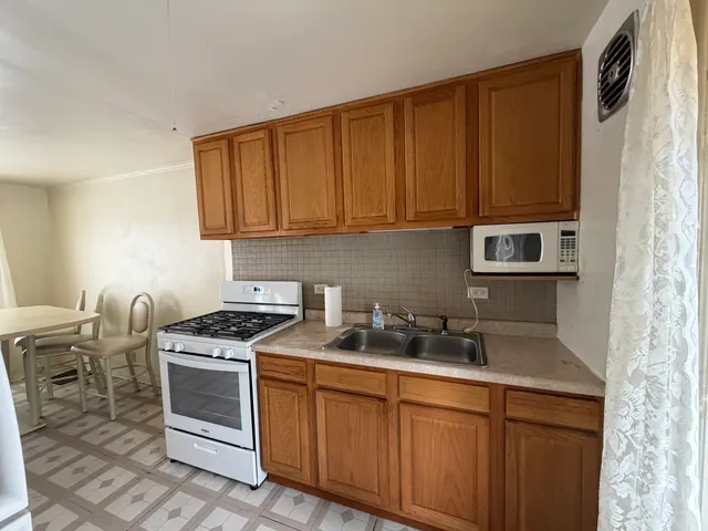 $220,000 | 9349 South Sacramento Avenue, Evergreen Park, IL 60805