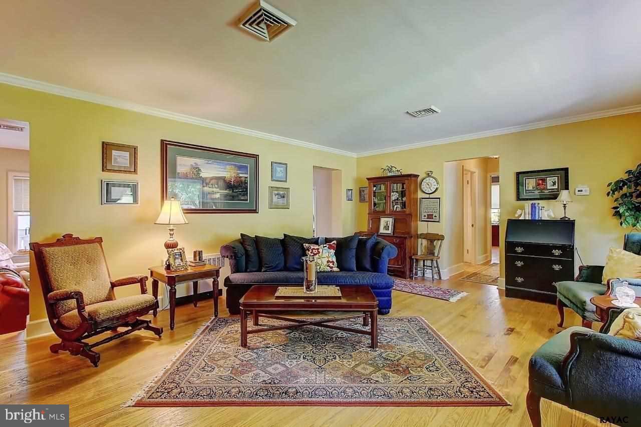 1148 Grandview Road York, PA 17403 - Photo 2 of 36 Gallery Image 2