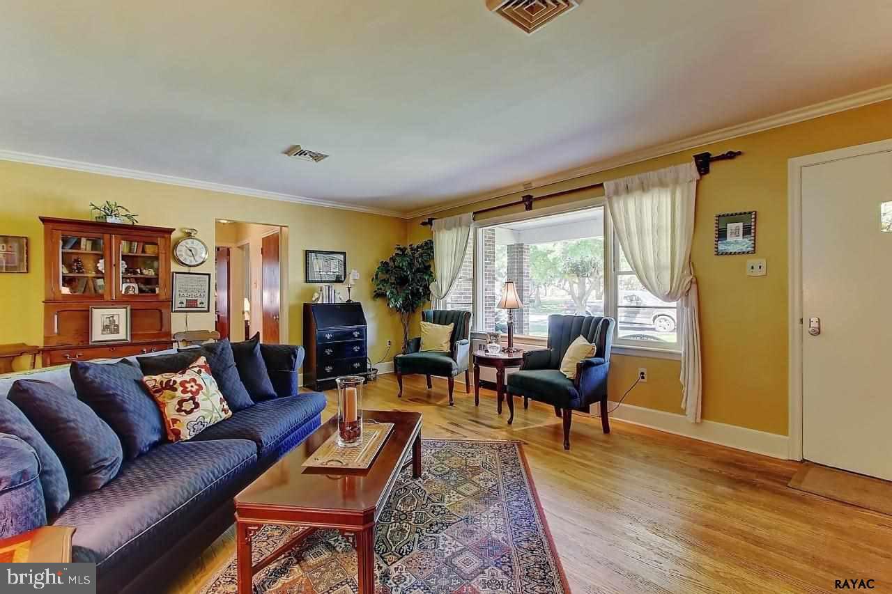 1148 Grandview Road York, PA 17403 - Photo 3 of 36 Gallery Image 3