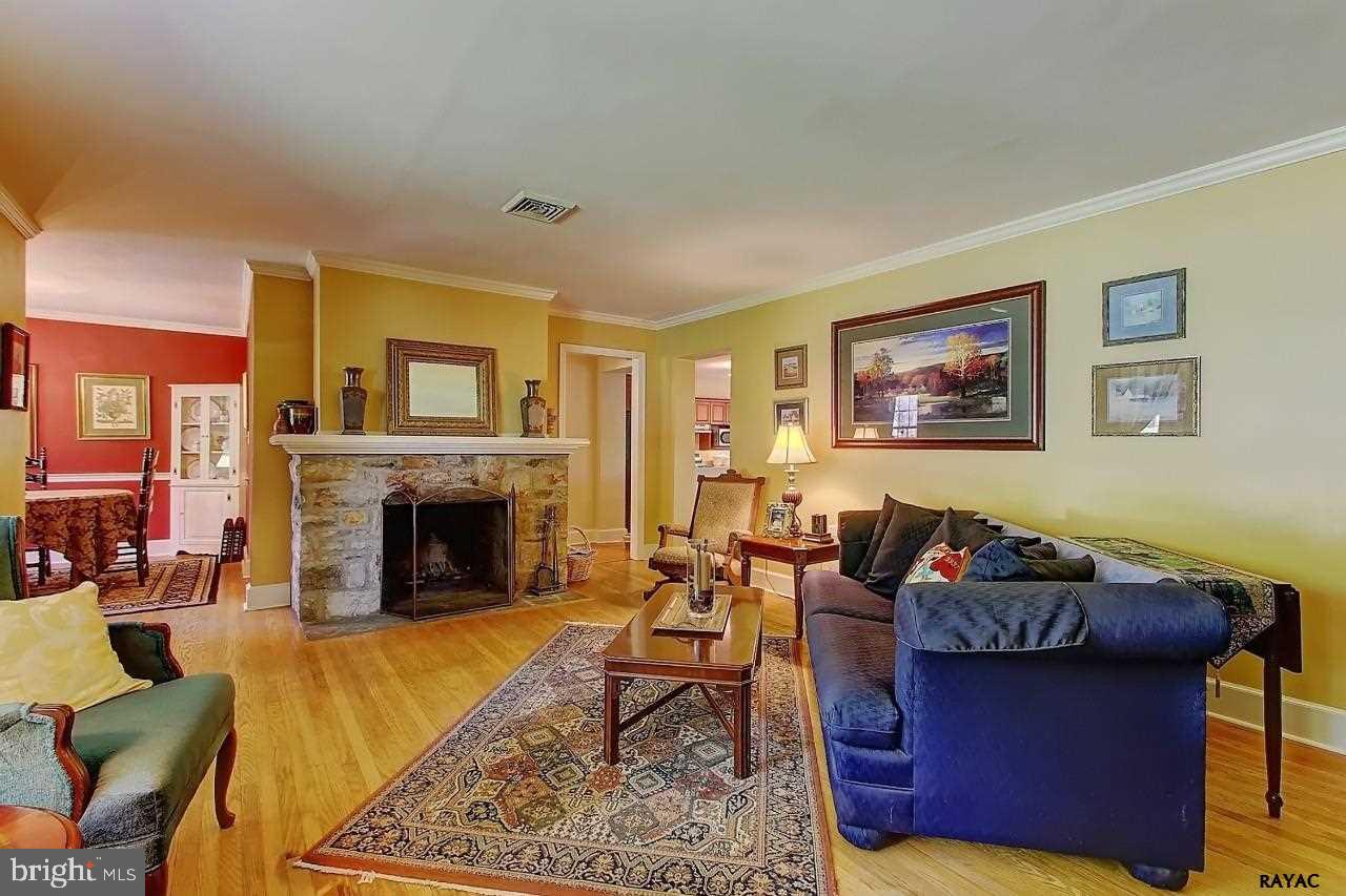 1148 Grandview Road York, PA 17403 - Photo 4 of 36 Gallery Image 4