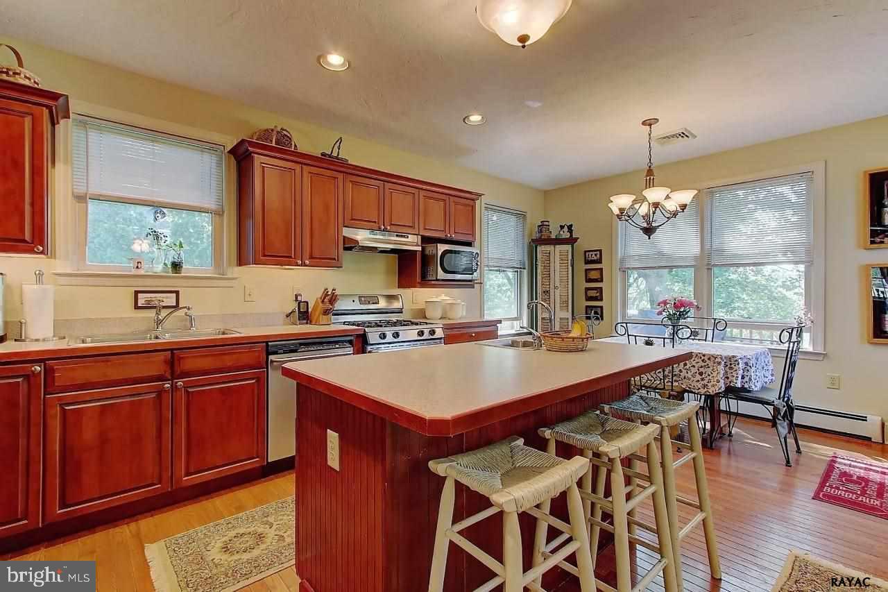 1148 Grandview Road York, PA 17403 - Photo 7 of 36 Gallery Image 7