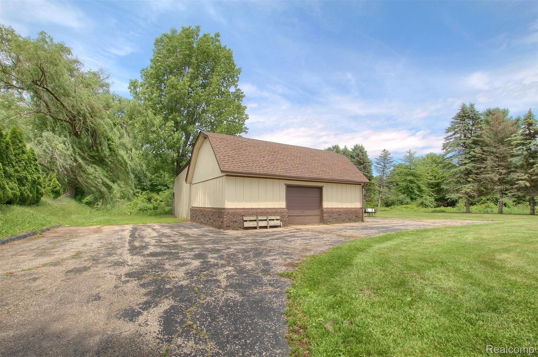 33110 King Road New Boston, MI 48164 - Photo 31 of 31 31-Shed.jpg