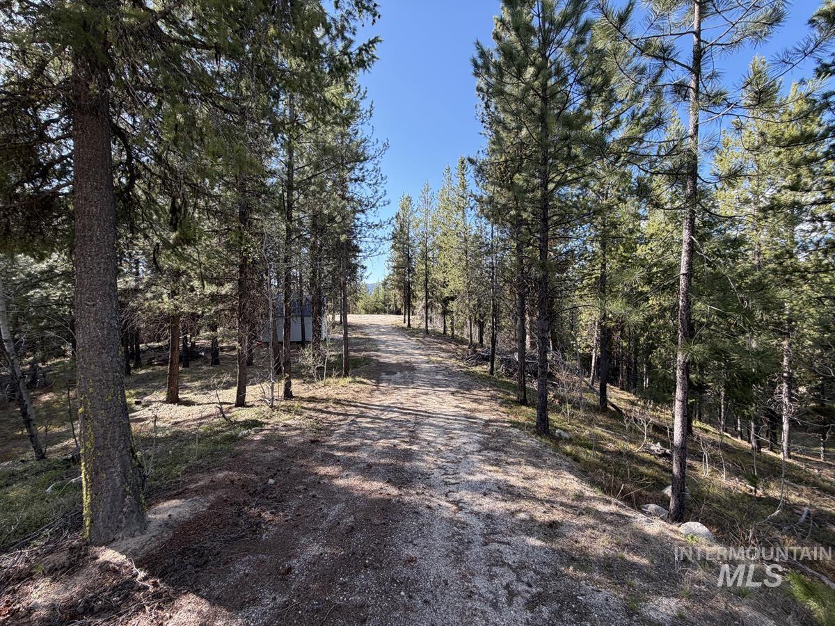 211 Pointes Road Cascade, ID 83611 - Photo 3 of 22