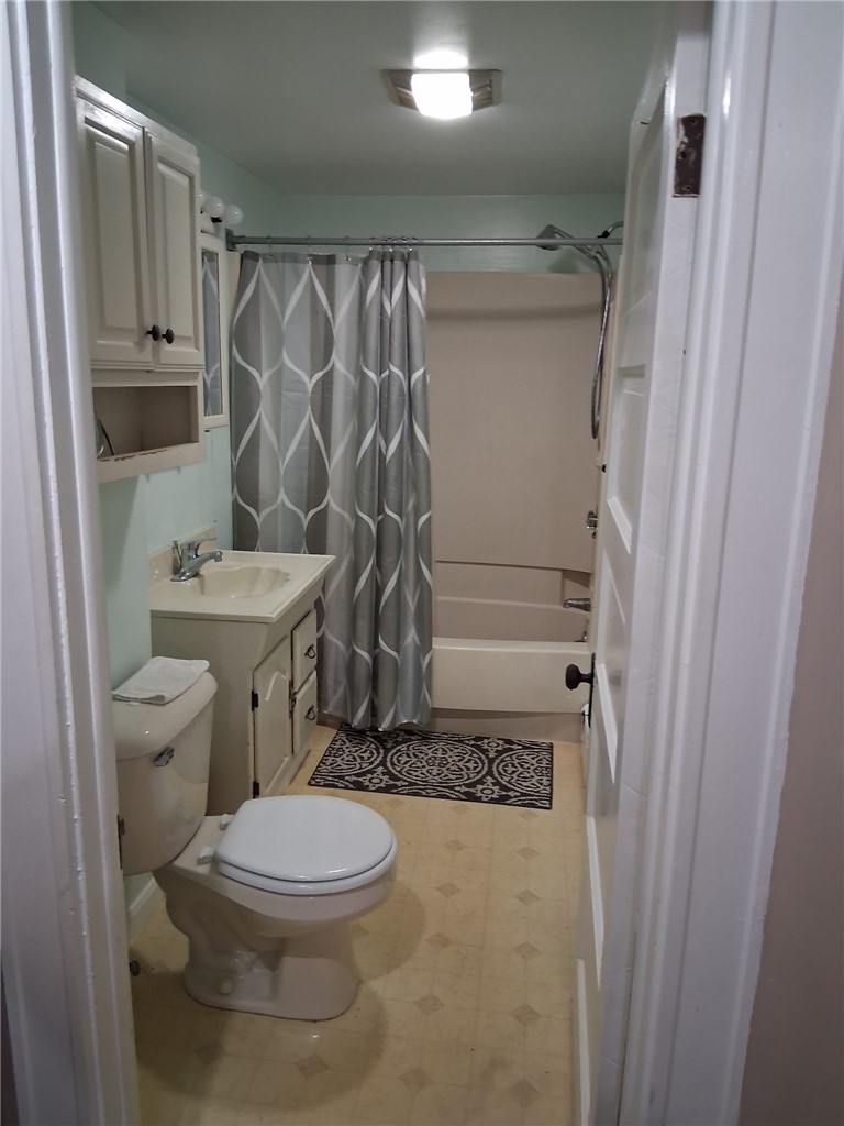 170 Bernice Avenue Woonsocket, RI 02895 - Photo 5 of 12