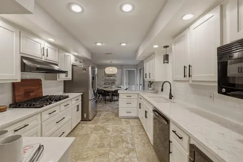 $929,900 | 9510 Hill View Drive, Dallas, TX 75231