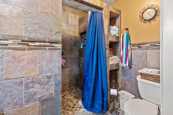 $385,000 | 1446 West State Highway, Spencer, IN 47460