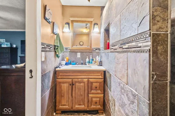 $385,000 | 1446 West State Highway, Spencer, IN 47460