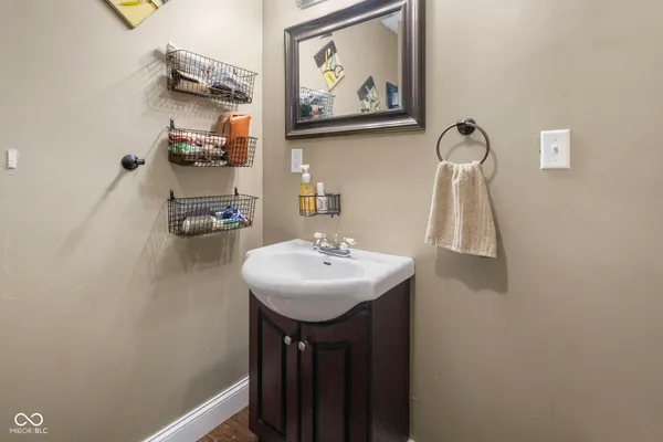 $385,000 | 1446 West State Highway, Spencer, IN 47460