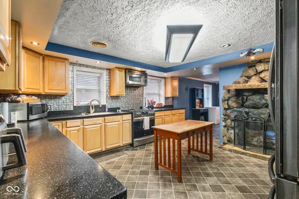 $385,000 | 1446 West State Highway, Spencer, IN 47460