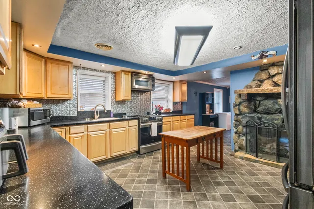 $390,000 | 1446 West State Highway, Spencer, IN 47460