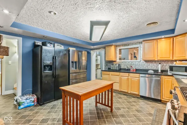 $385,000 | 1446 West State Highway, Spencer, IN 47460