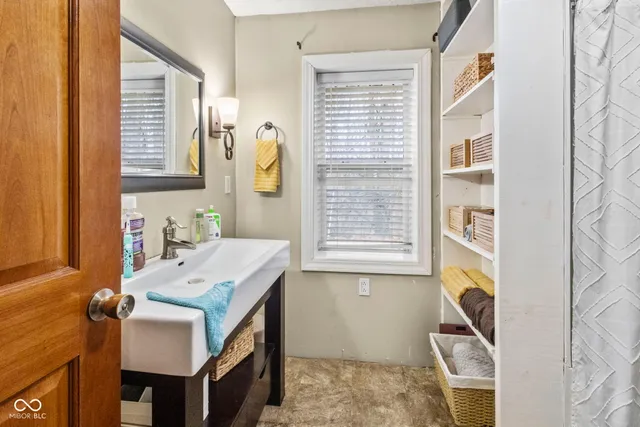 $390,000 | 1446 West State Highway, Spencer, IN 47460