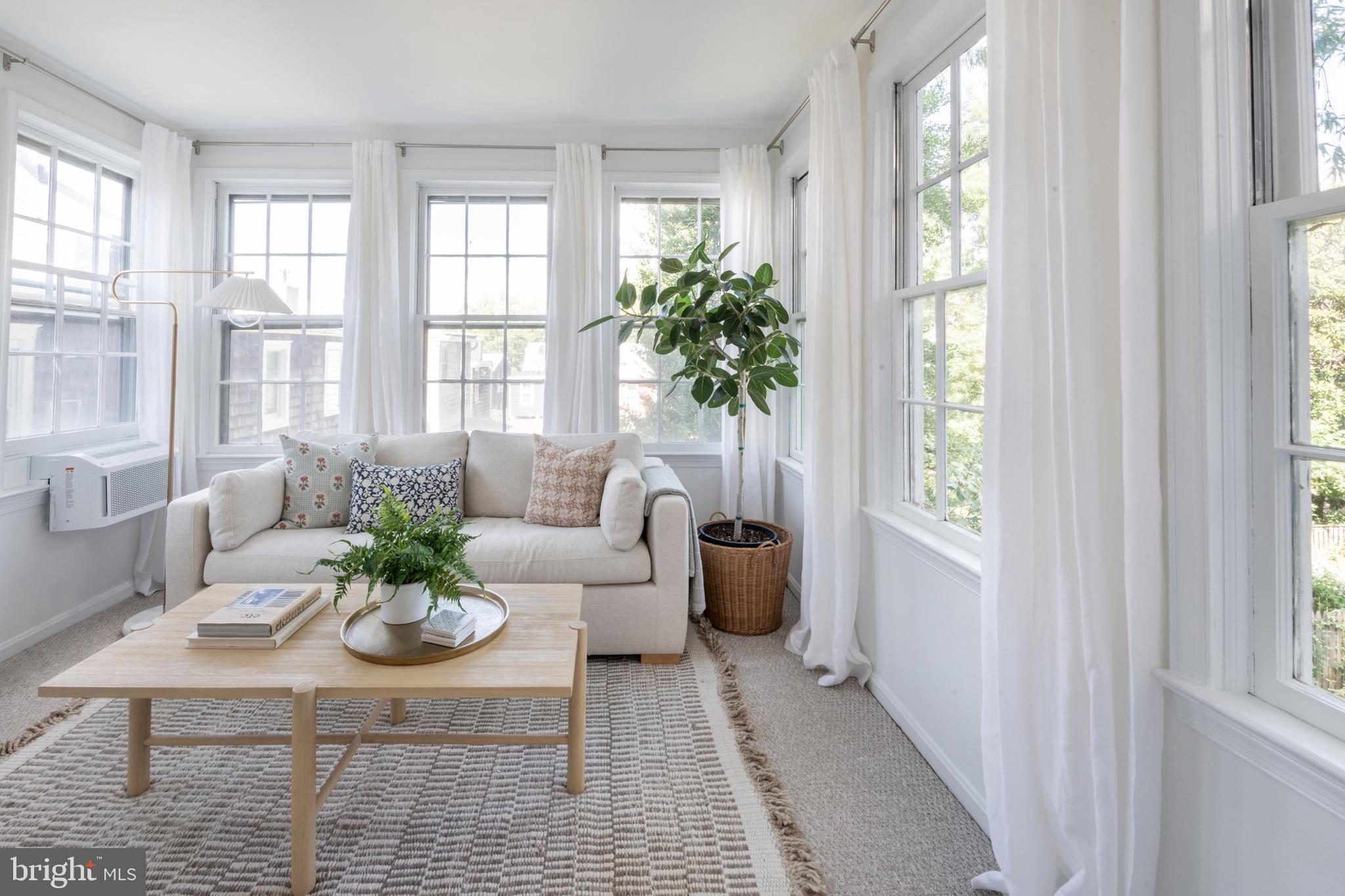 107 Conduit Street Annapolis, MD 21401 - Photo 22 of 57 Unit 2 2nd bedroom with tons of natural light