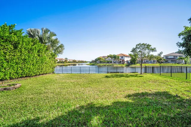 $1,100,000 | 8620 Waterside Court, Parkland, FL 33076