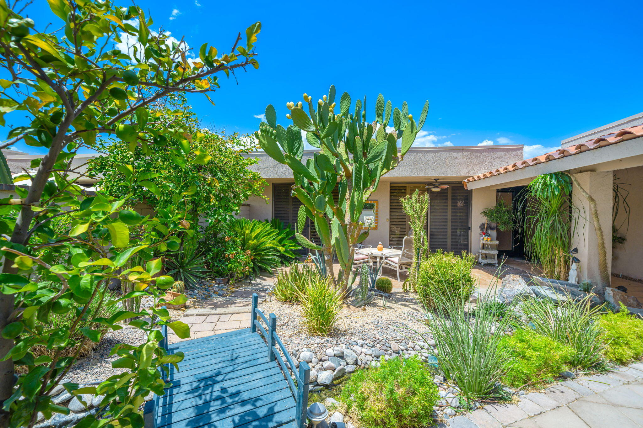 30 Colgate Drive Rancho Mirage, CA 92270 - Photo 2 of 40 Front couryard