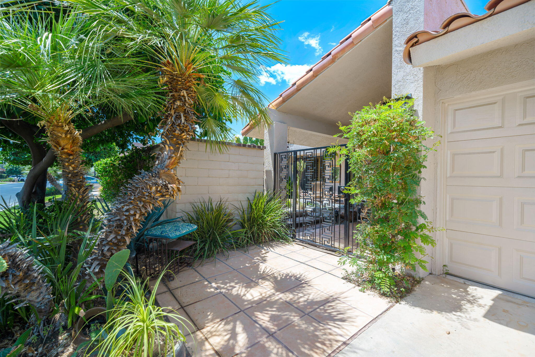 30 Colgate Drive Rancho Mirage, CA 92270 - Photo 4 of 40 Front gate