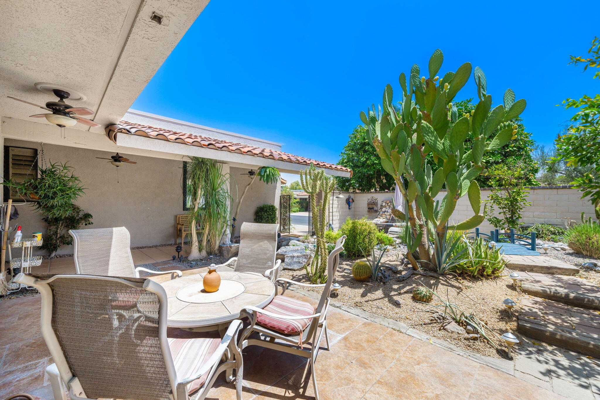30 Colgate Drive Rancho Mirage, CA 92270 - Photo 5 of 40 Front courtyard