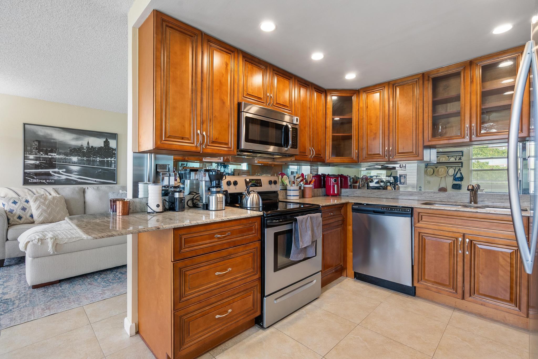 3044 Wolverton East, Unit 3044 Boca Raton, FL 33434 - Photo 4 of 28 DSC04842