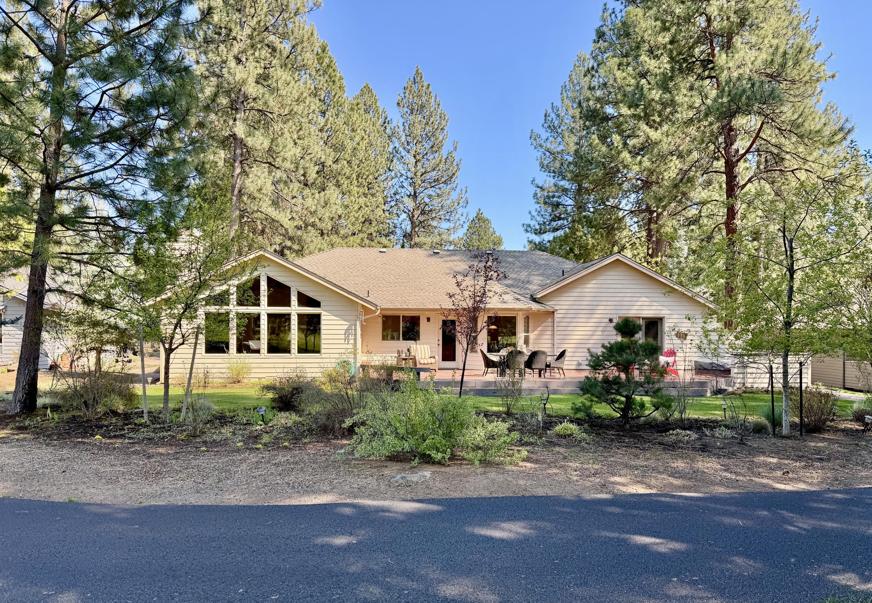 60749 Golf Village Loop Bend, OR 97702 - Photo 5 of 54 IMG_0069