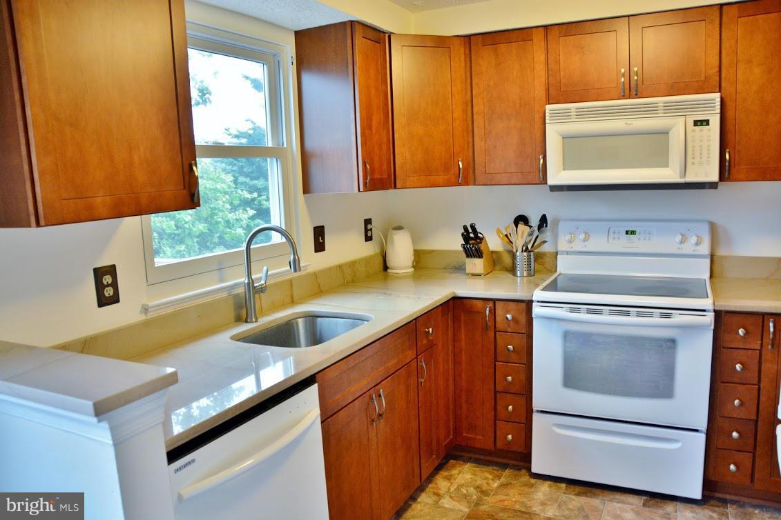 1707 Sundance Drive Reston, VA 20194 - Photo 11 of 29 Kitchen