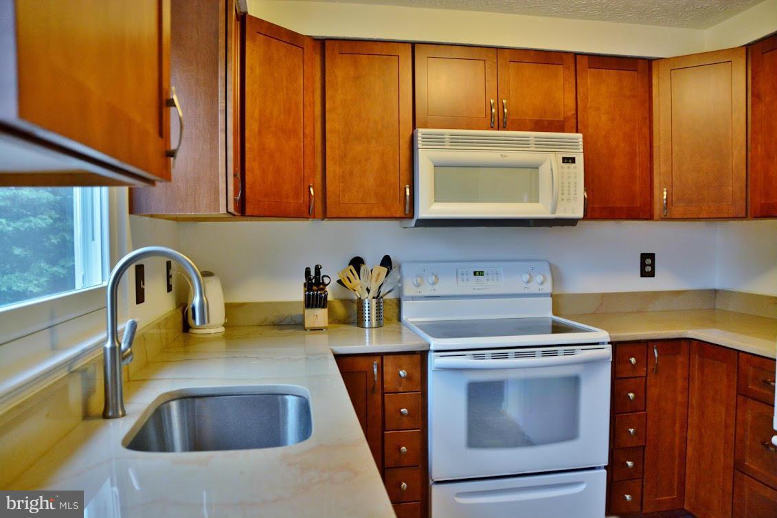 1707 Sundance Drive Reston, VA 20194 - Photo 12 of 29 Kitchen