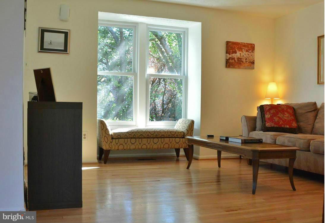 1707 Sundance Drive Reston, VA 20194 - Photo 8 of 29 Living Room