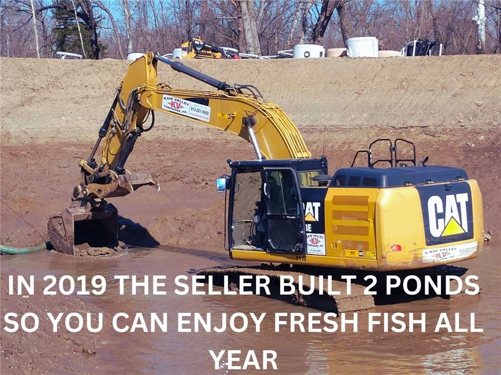 6205 Chiles Road Blue Springs, MO 64014 - Photo 2 of 27