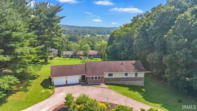 $1,900 | 1744 Parkview Drive, Bedford, IN 47421