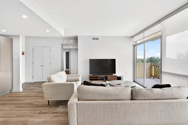 $365,000 | 6211 West Northwest Highway, Unit 400, Dallas, TX 75225