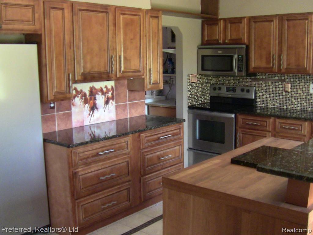 11633 Territorial Road Munith, MI 49259 - Photo 15 of 27 IMG_2103.jpg