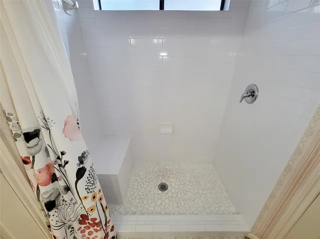 a view of empty room with window