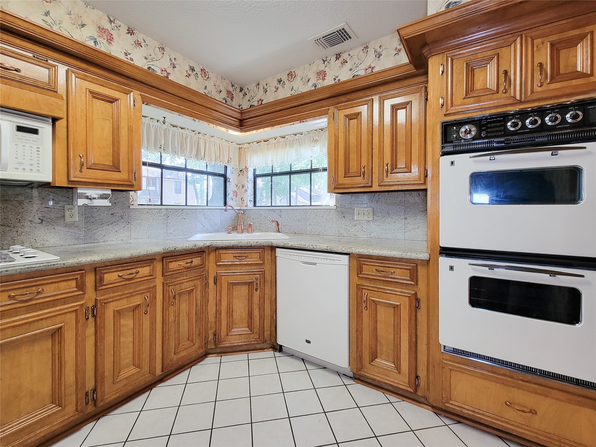 12002 Cedarcliff Court Houston, TX 77070 - Photo 7 of 39