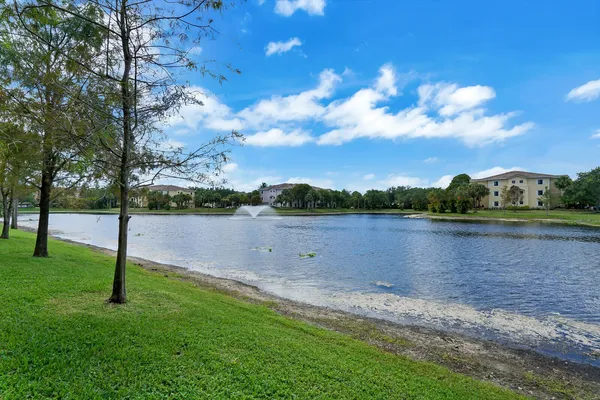 $2,500 | 2812 Grande Parkway, Unit 105, Palm Beach Gardens, FL 33410
