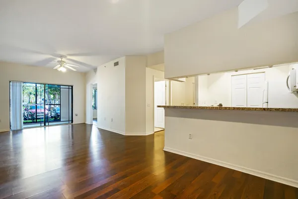 $2,500 | 2812 Grande Parkway, Unit 105, Palm Beach Gardens, FL 33410