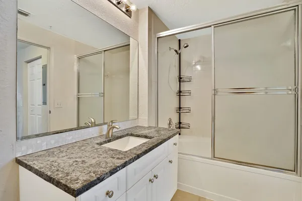 $2,500 | 2812 Grande Parkway, Unit 105, Palm Beach Gardens, FL 33410