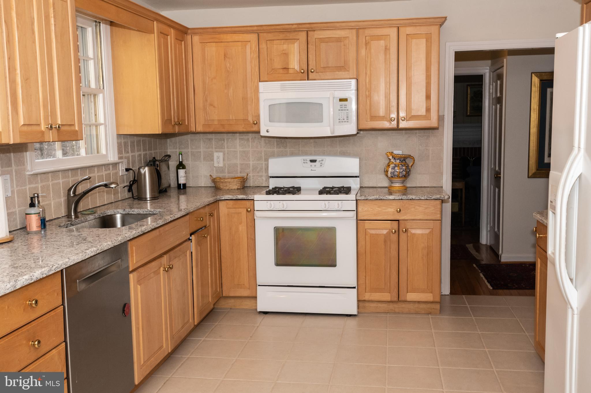 540 Ashland Ridge Road Hockessin, DE 19707 - Photo 13 of 30 Granite counters with backsplash
