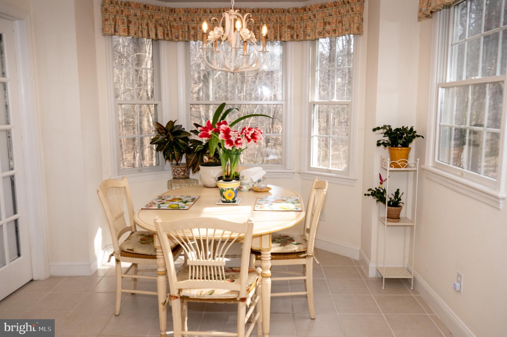 540 Ashland Ridge Road Hockessin, DE 19707 - Photo 15 of 30 Breakfast nook enjoys southern exposure