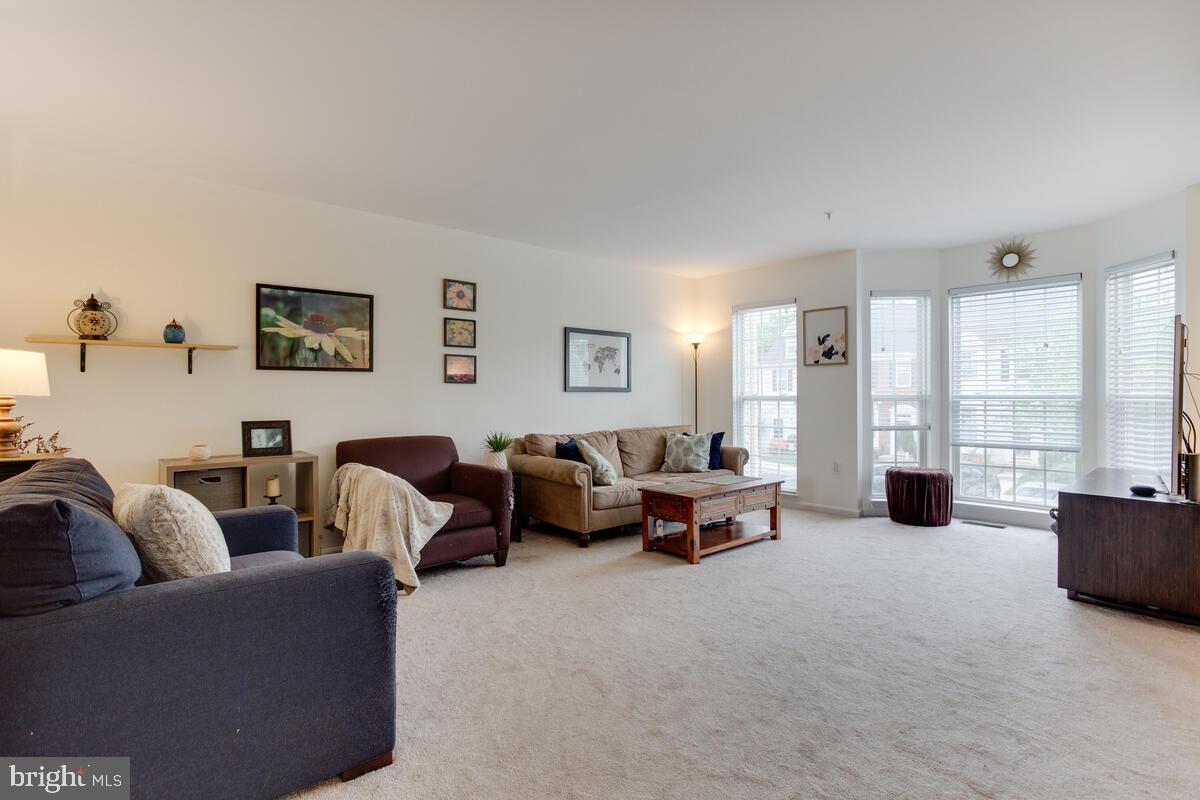 704 Howards Loop Annapolis, MD 21401 - Photo 18 of 44 Spacious Living Rm w/full Bay Window