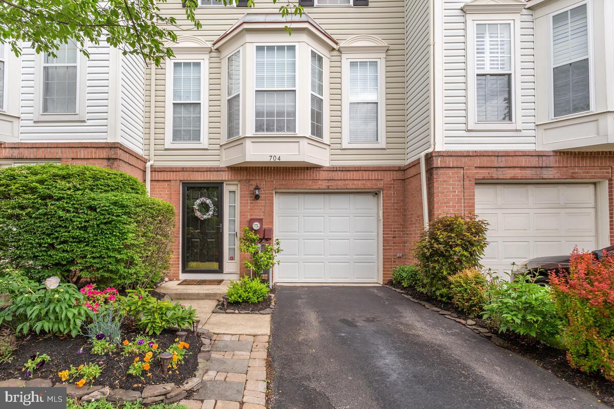 704 Howards Loop Annapolis, MD 21401 - Photo 3 of 44 Gallery Image 3