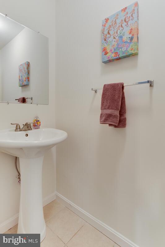 704 Howards Loop Annapolis, MD 21401 - Photo 8 of 44 Powder Rm at Entry Level