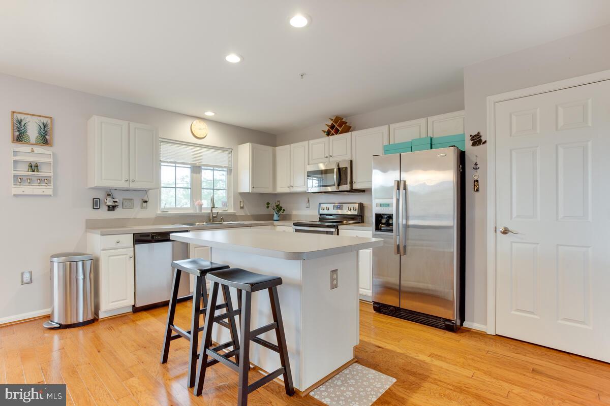 704 Howards Loop Annapolis, MD 21401 - Photo 9 of 44 Bright Island Kitchen