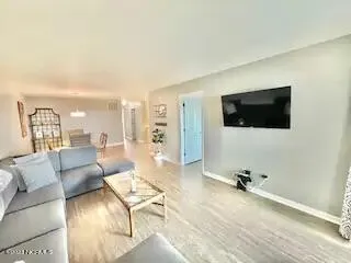 $1,800 | 418 Carolina Beach Avenue North, Unit 2E, Carolina Beach, NC 28428