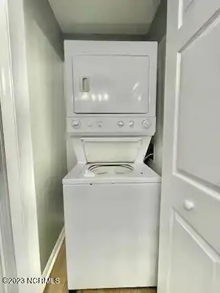 $1,800 | 418 Carolina Beach Avenue North, Unit 2E, Carolina Beach, NC 28428