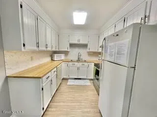 $1,800 | 418 Carolina Beach Avenue North, Unit 2E, Carolina Beach, NC 28428