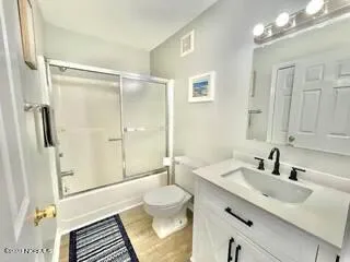 $1,800 | 418 Carolina Beach Avenue North, Unit 2E, Carolina Beach, NC 28428