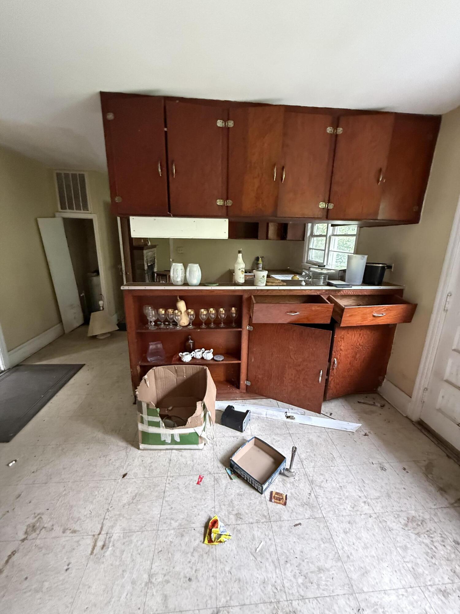 201 Willard Street Hampton, SC 29924 - Photo 20 of 32 Dining Room