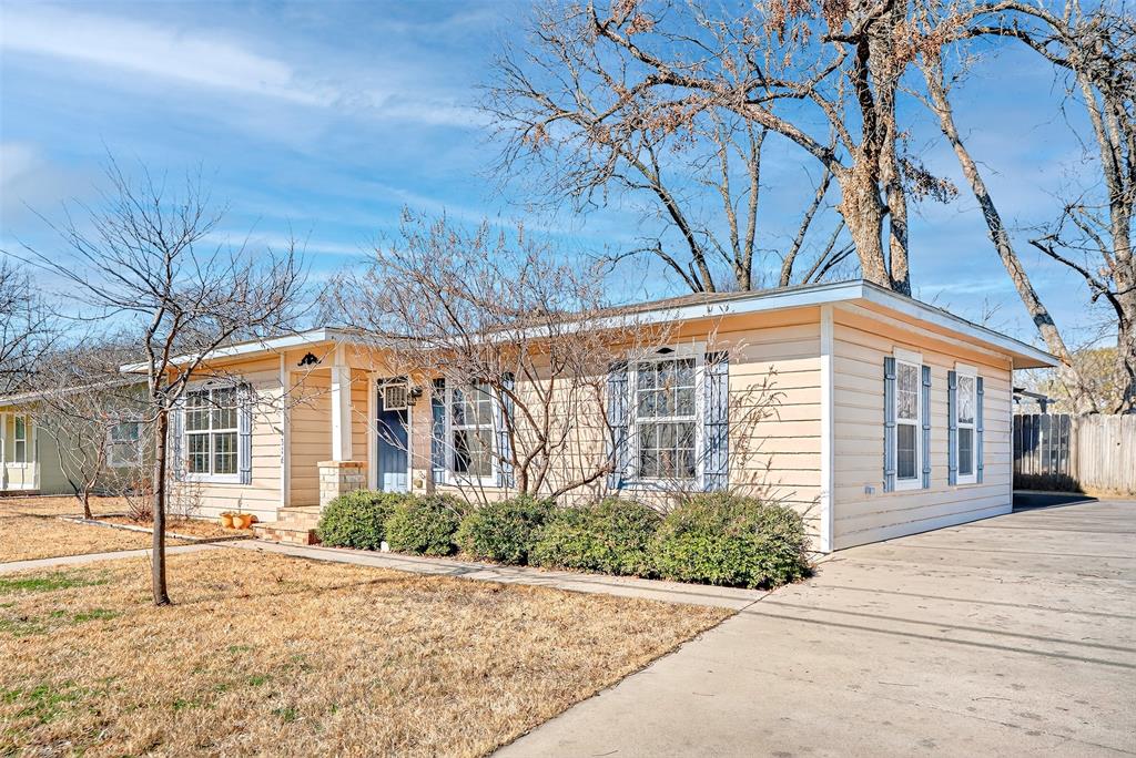 316 West Rucker Street Granbury, TX 76048 - Photo 3 of 21