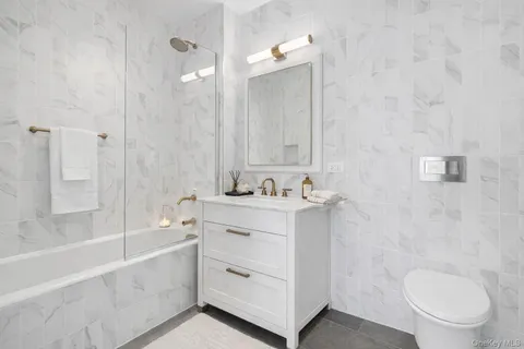 $1,378,888 | 107-06 Queens Boulevard, Unit 9G | Forest Hills