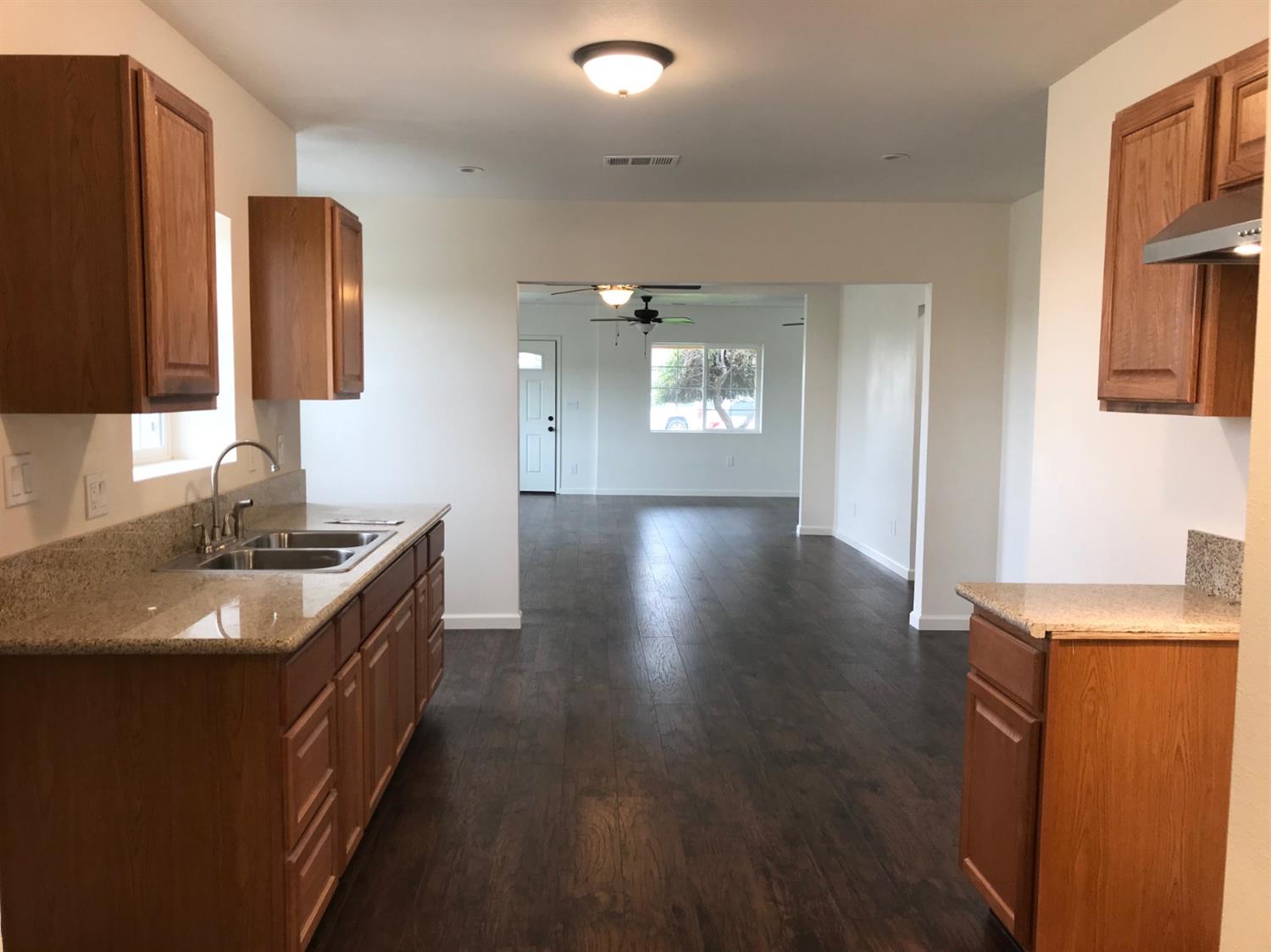 315 Merced Street Parlier, CA 93648 - Photo 3 of 11 Gallery Image 3