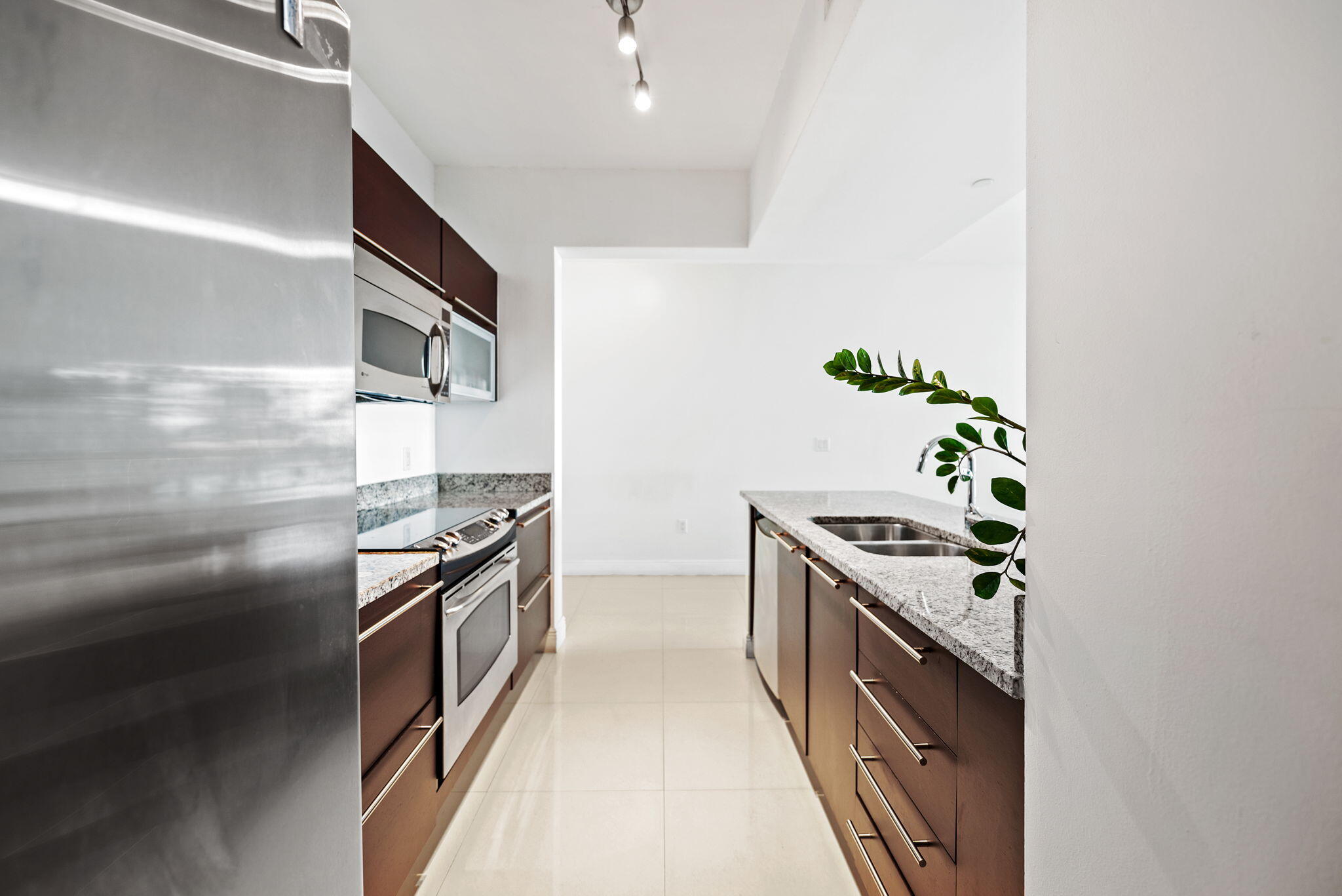 951 Brickell Avenue, Unit 400 Miami, FL 33131 - Photo 13 of 40 a kitchen with stainless steel appliances a sink stove and refrigerator